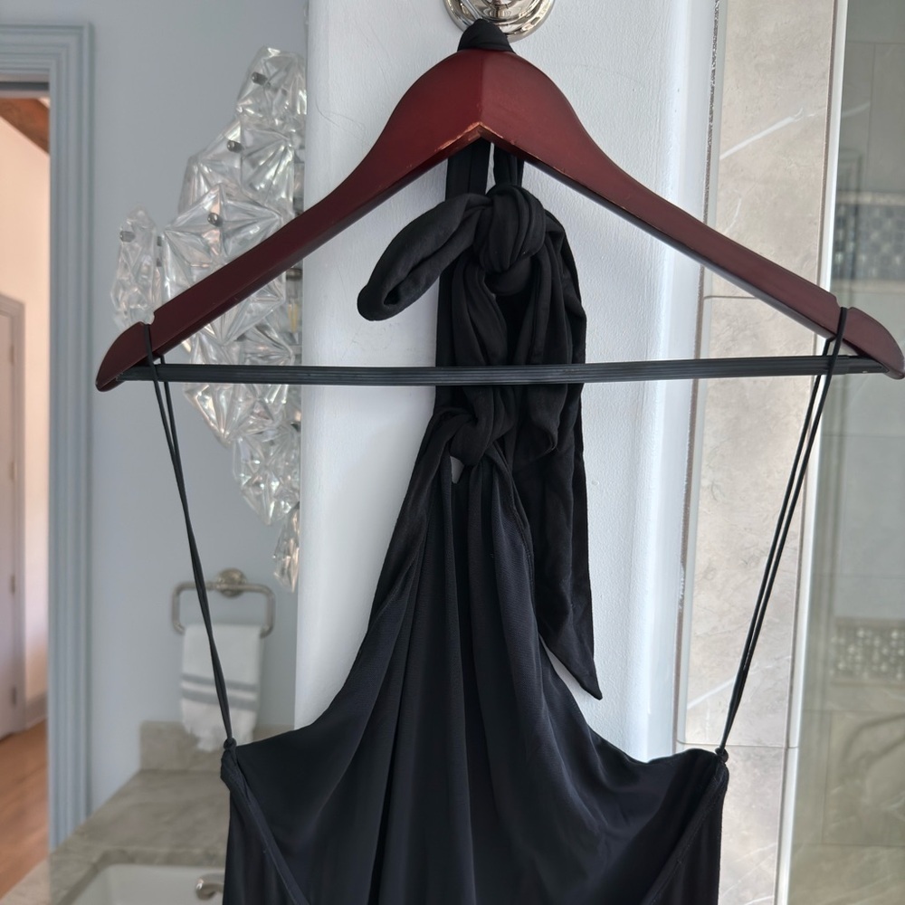 Alice + Olivia Amaya twisted jersey halterneck high slit maxi dress - Picture 4 of 11
